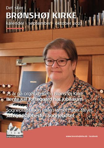 Organist og korleder Bente Kiil Toftegaard ved orglet i Brønshøj Kirke